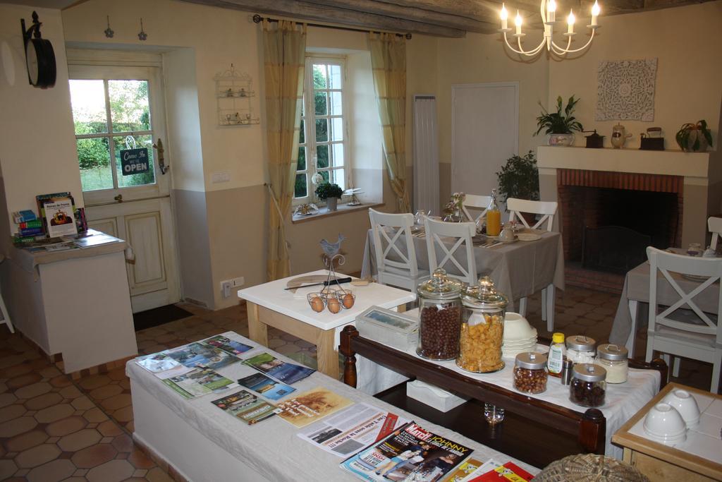 Chambres D'Hotes Le Clos Du Puits Mosnes Exterior foto