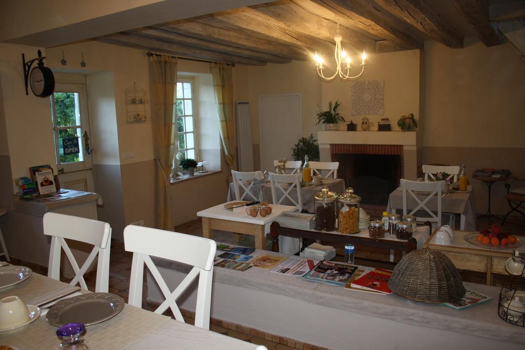 Chambres D'Hotes Le Clos Du Puits Mosnes Exterior foto